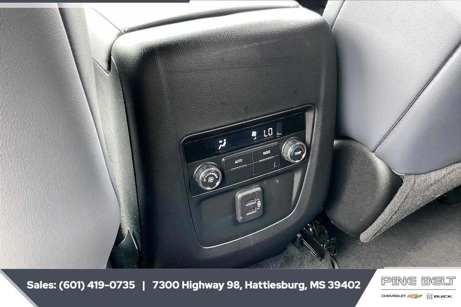 Used 2023 Summit White Buick Essence image 25