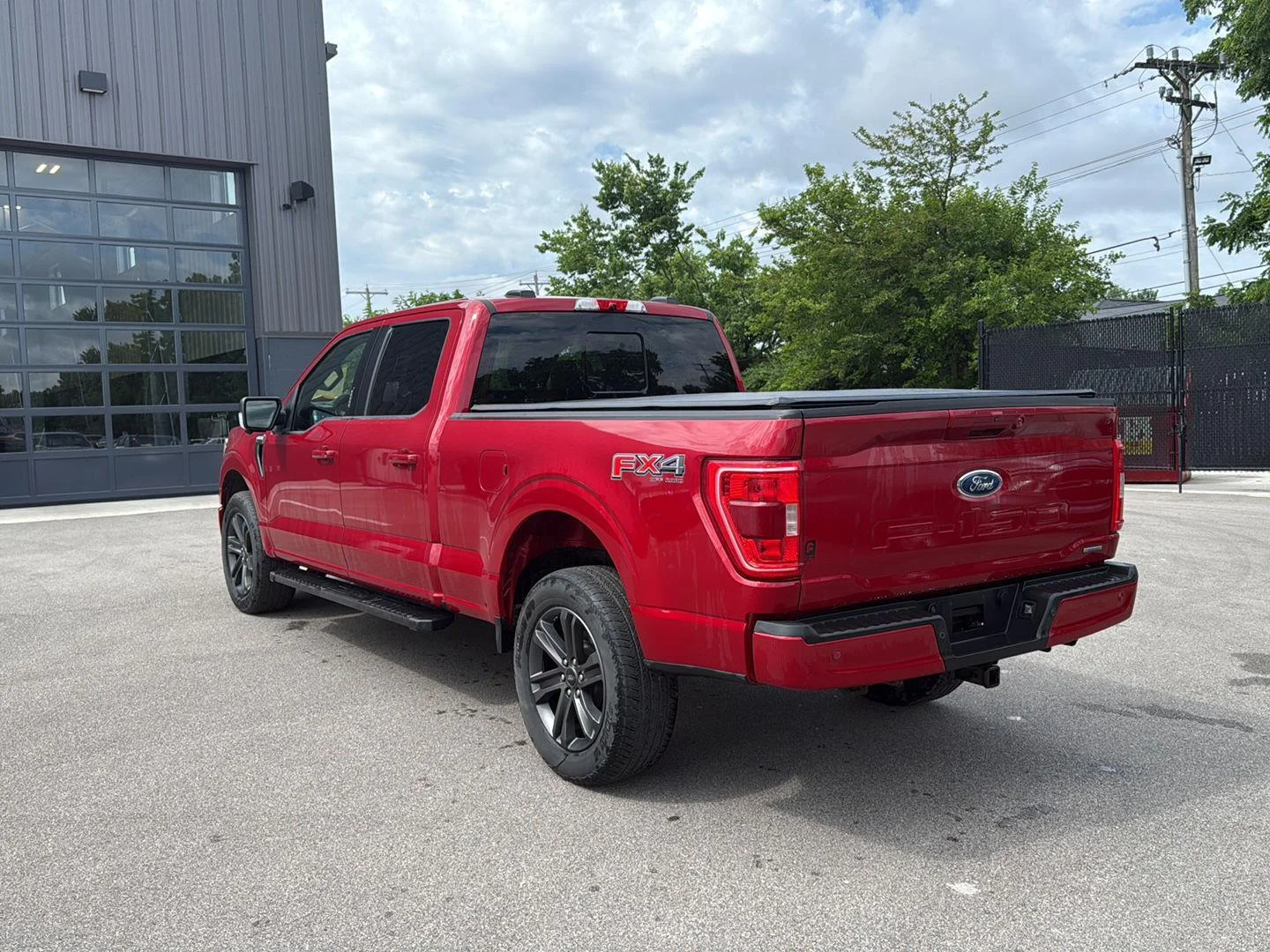Used 2022 Rapid Red Metallic Tinted Clearcoat Ford XLT image 5