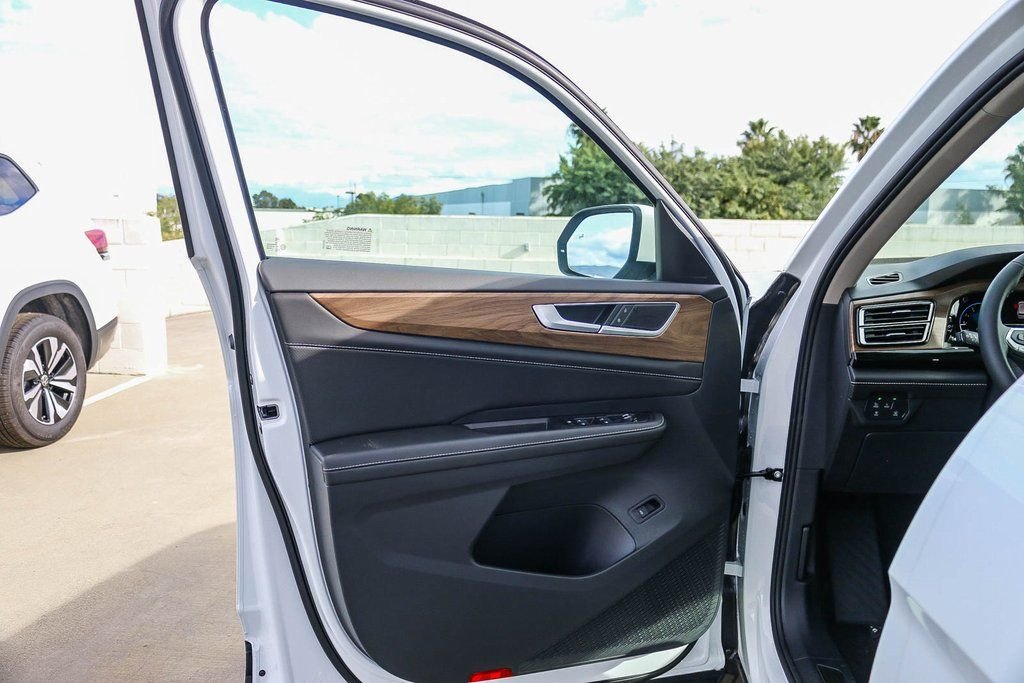 2026 Volkswagen Atlas SE w/Tech - Photo 25