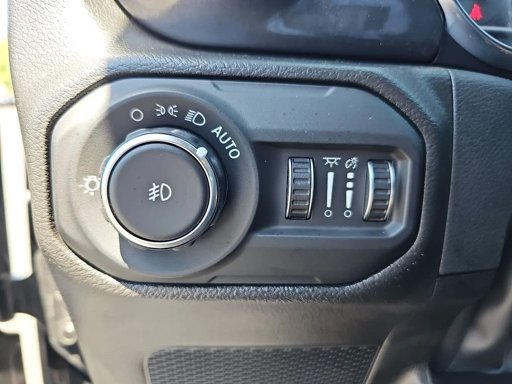 Used 2022 Black Jeep Unlimited Sport Altitude image 25