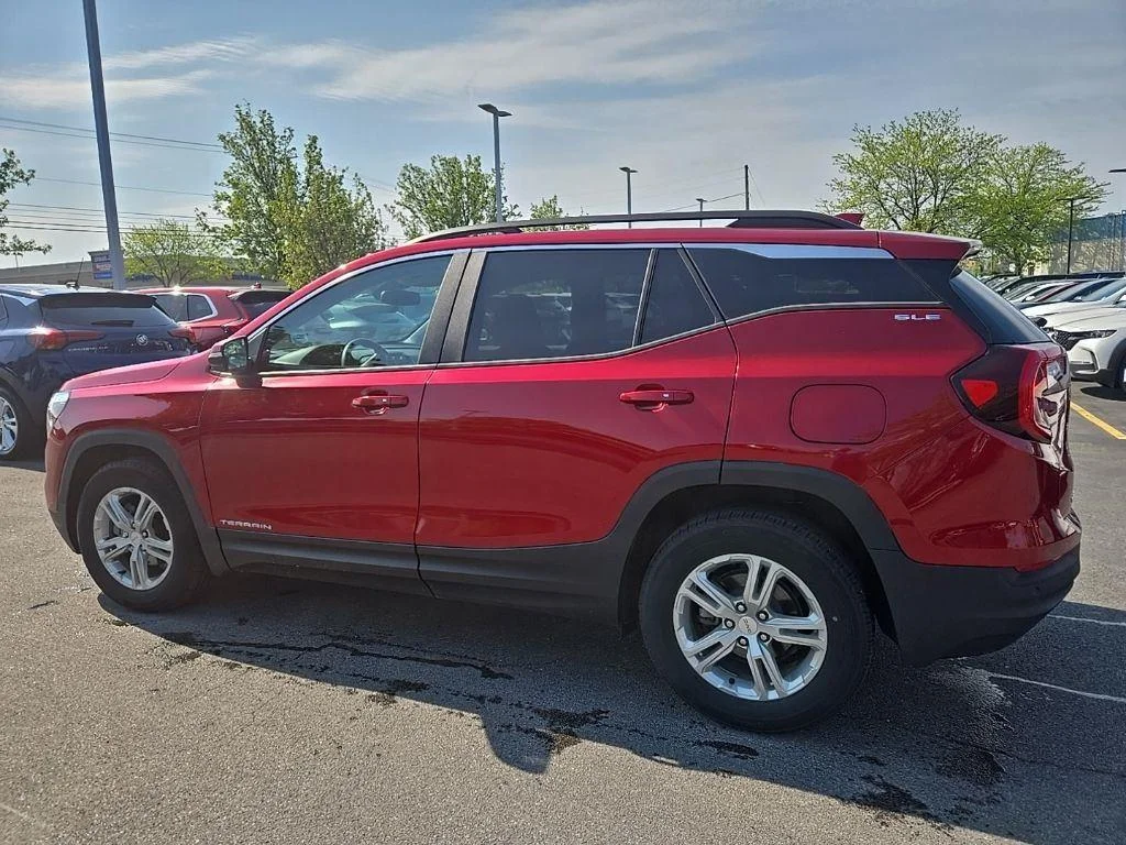 Used 2023 Volcanic Red Tintcoat GMC SLE image 4