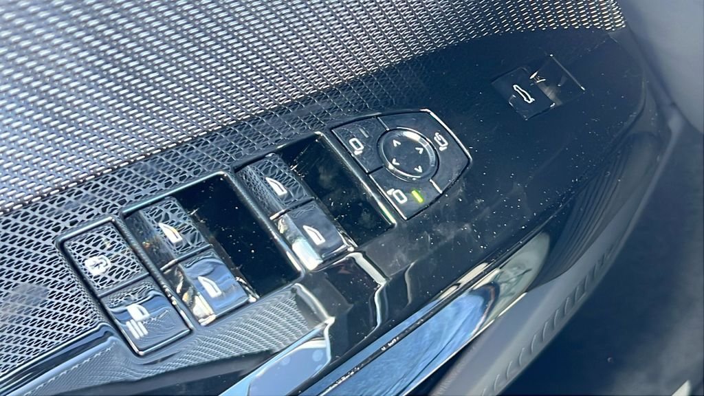 New 2026 Black Sapphire Metallic BMW 740i xDrive image 19