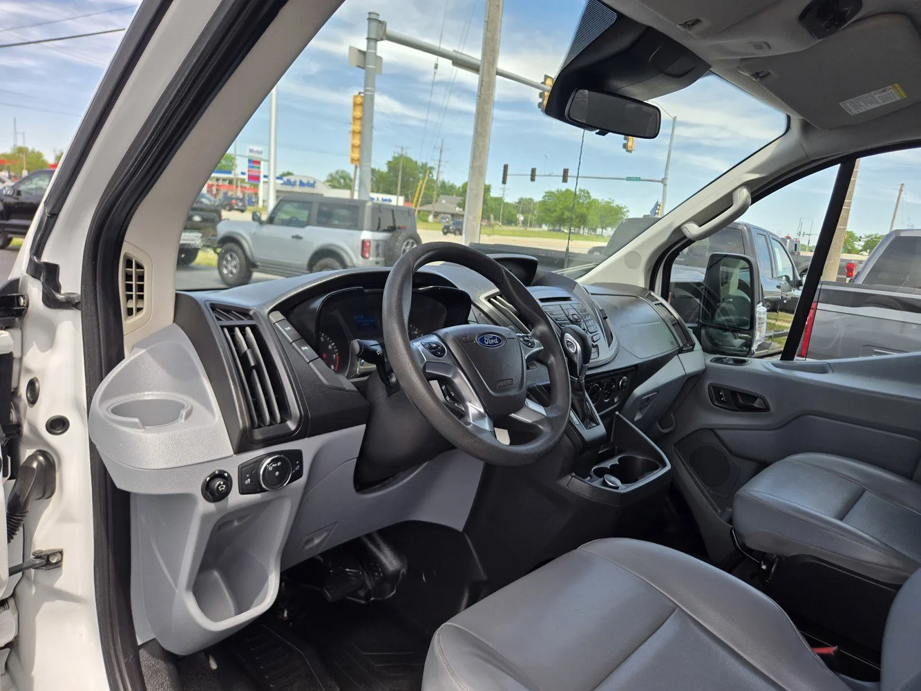 Used 2018 Oxford White Ford  image 2