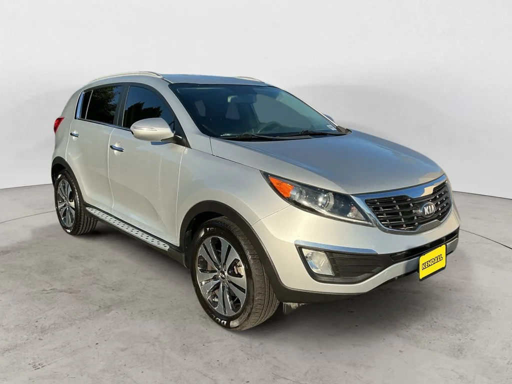 Used 2013 Silver Kia EX image 3