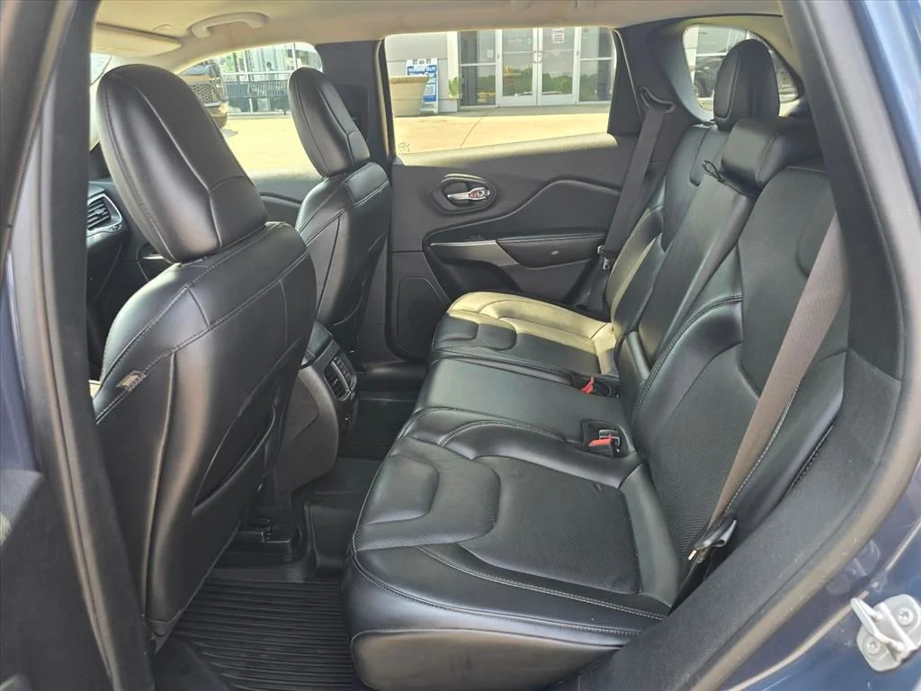 Used 2021 Blue Jeep Latitude Lux image 12