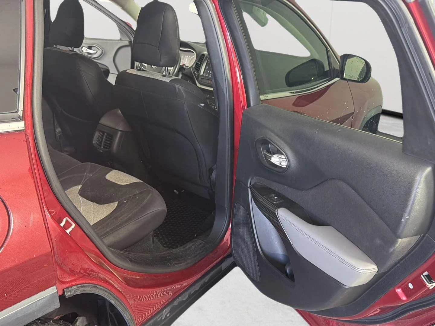 Used 2014 Deep Cherry Red Crystal Pearlcoat Jeep Latitude image 14
