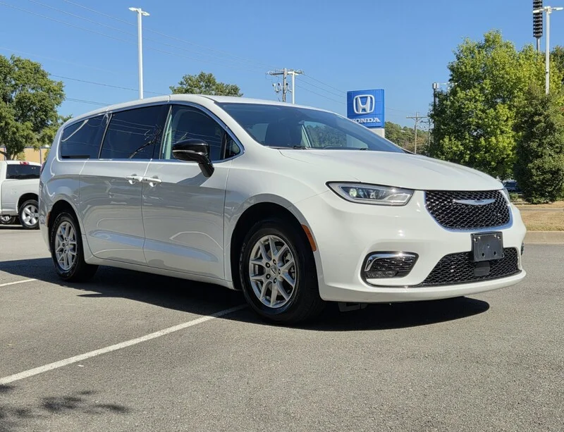 Used 2024 Bright White Clearcoat CHRYSLER TOURING L image 4
