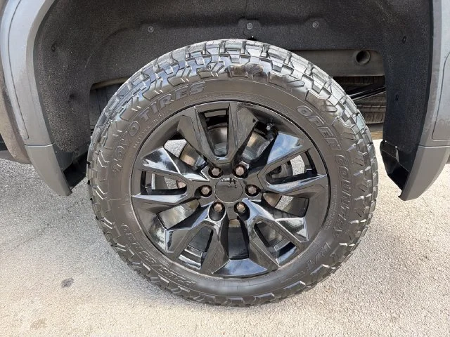 Used 2021 Black GMC AT4 image 31