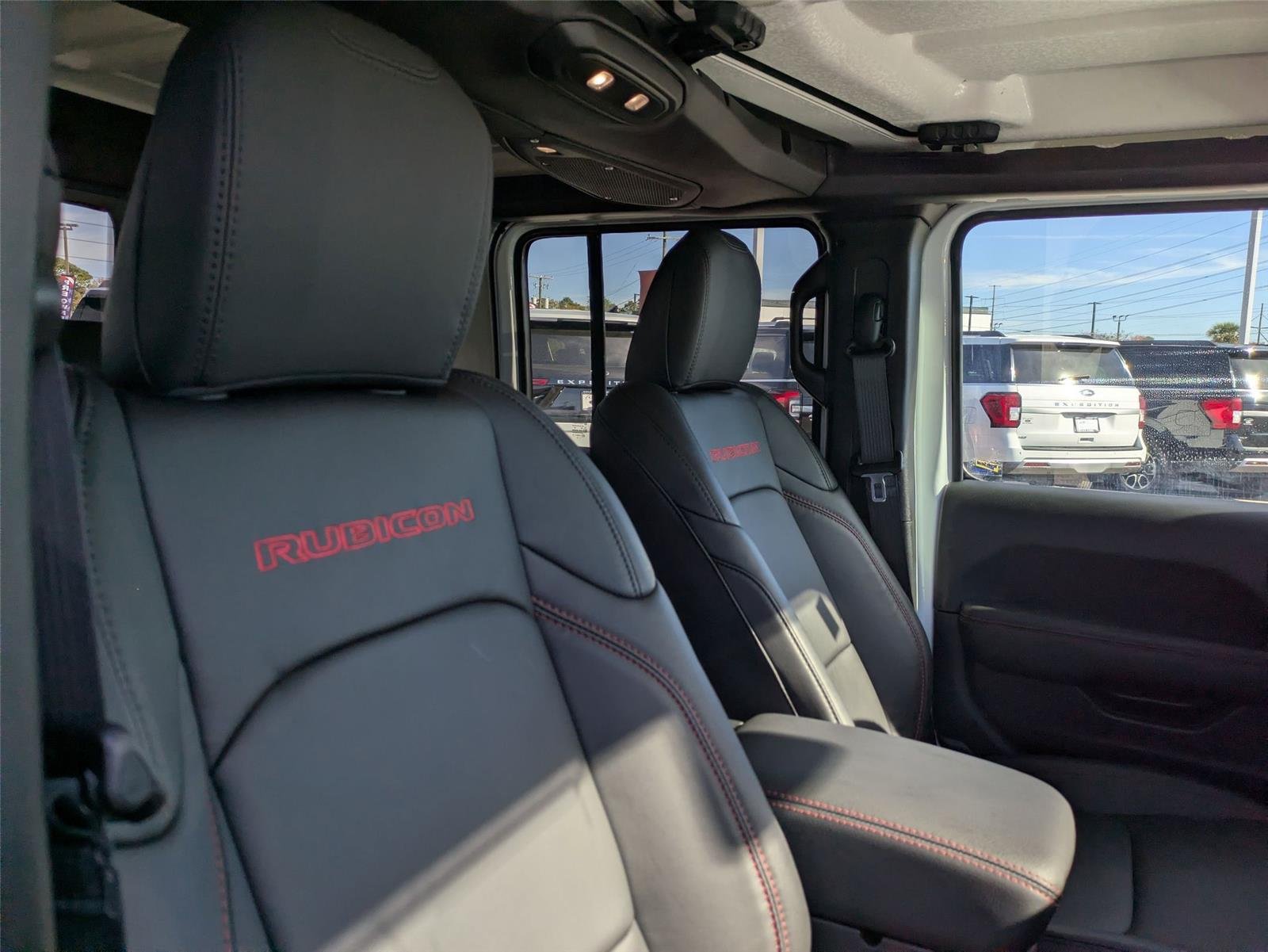 Used 2025 Bright White Clearcoat Jeep Rubicon image 33