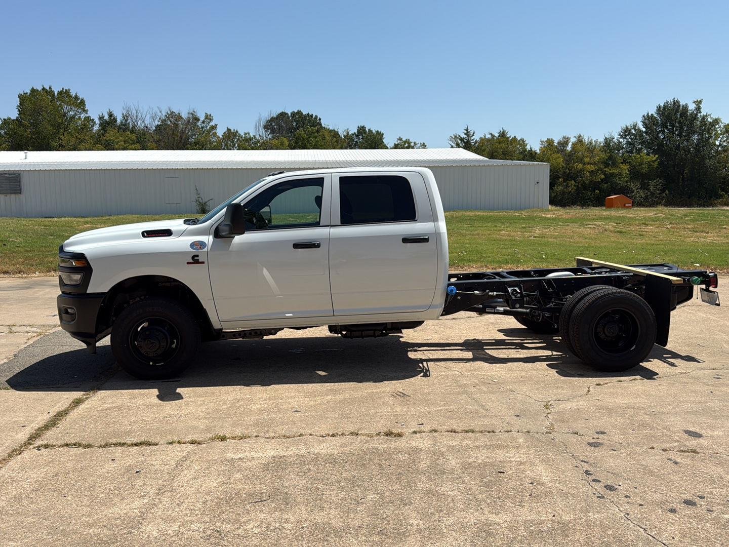 New 2027 Bright White Clearcoat RAM Tradesman image 4