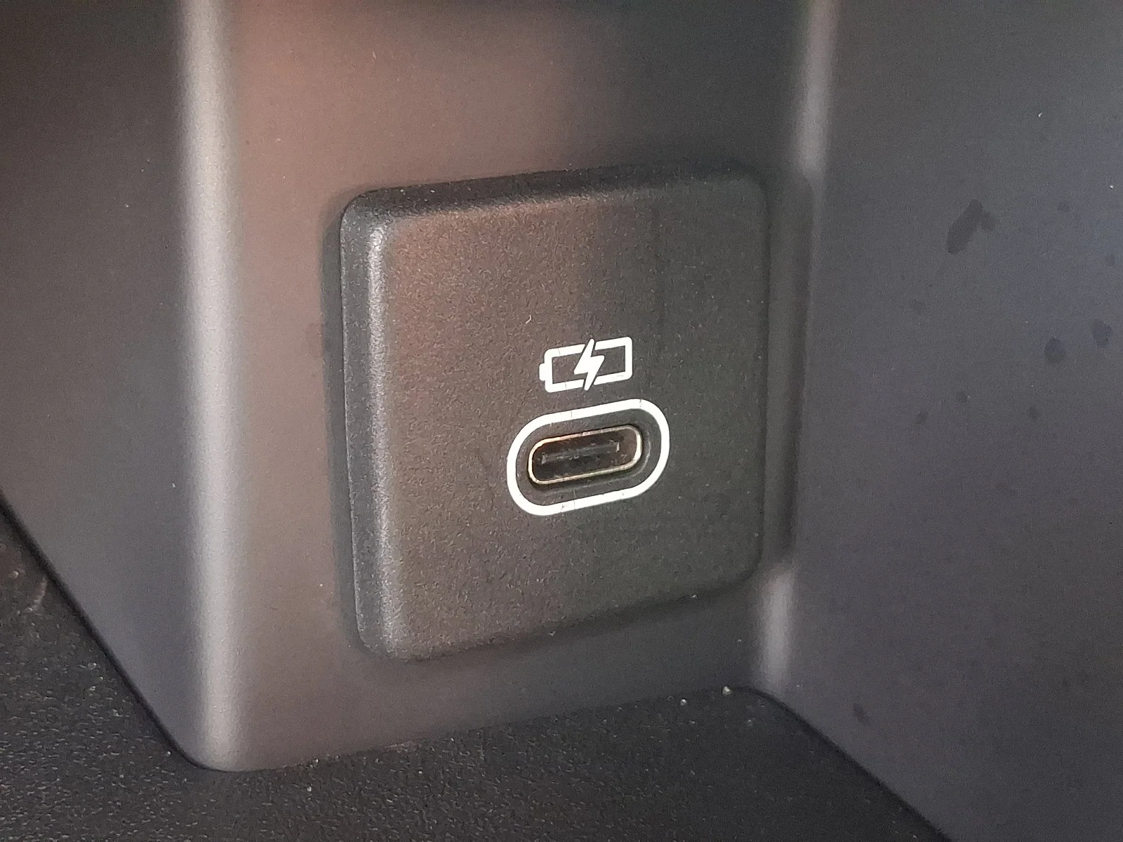 Used 2025 Gray Land Rover Dynamic SE image 39