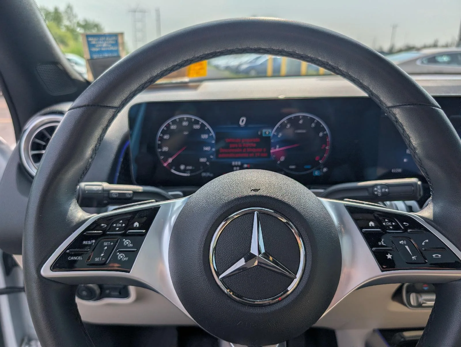 Used 2025 Polar White Mercedes-Benz GLB 250 image 12