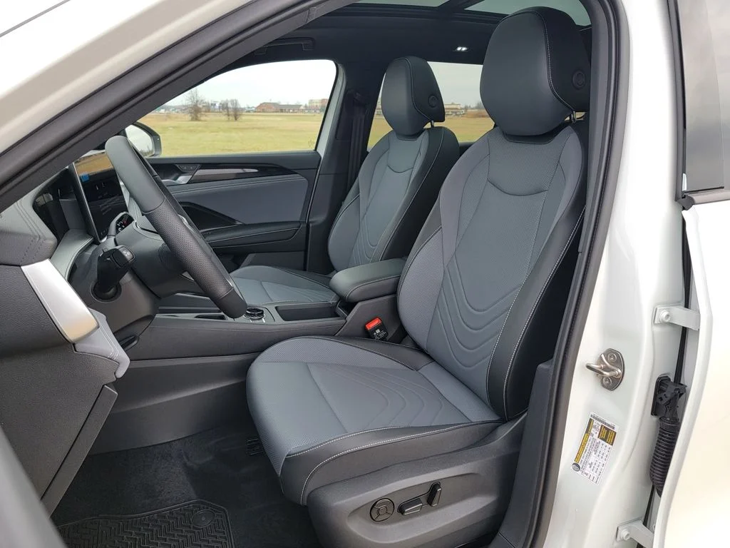 New 2026 White Volkswagen 2.0T SE R-Line Black image 2