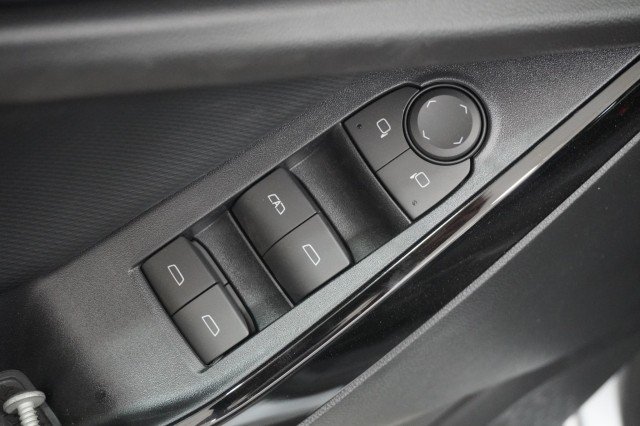 2027 Chevrolet Equinox LT - Photo 15