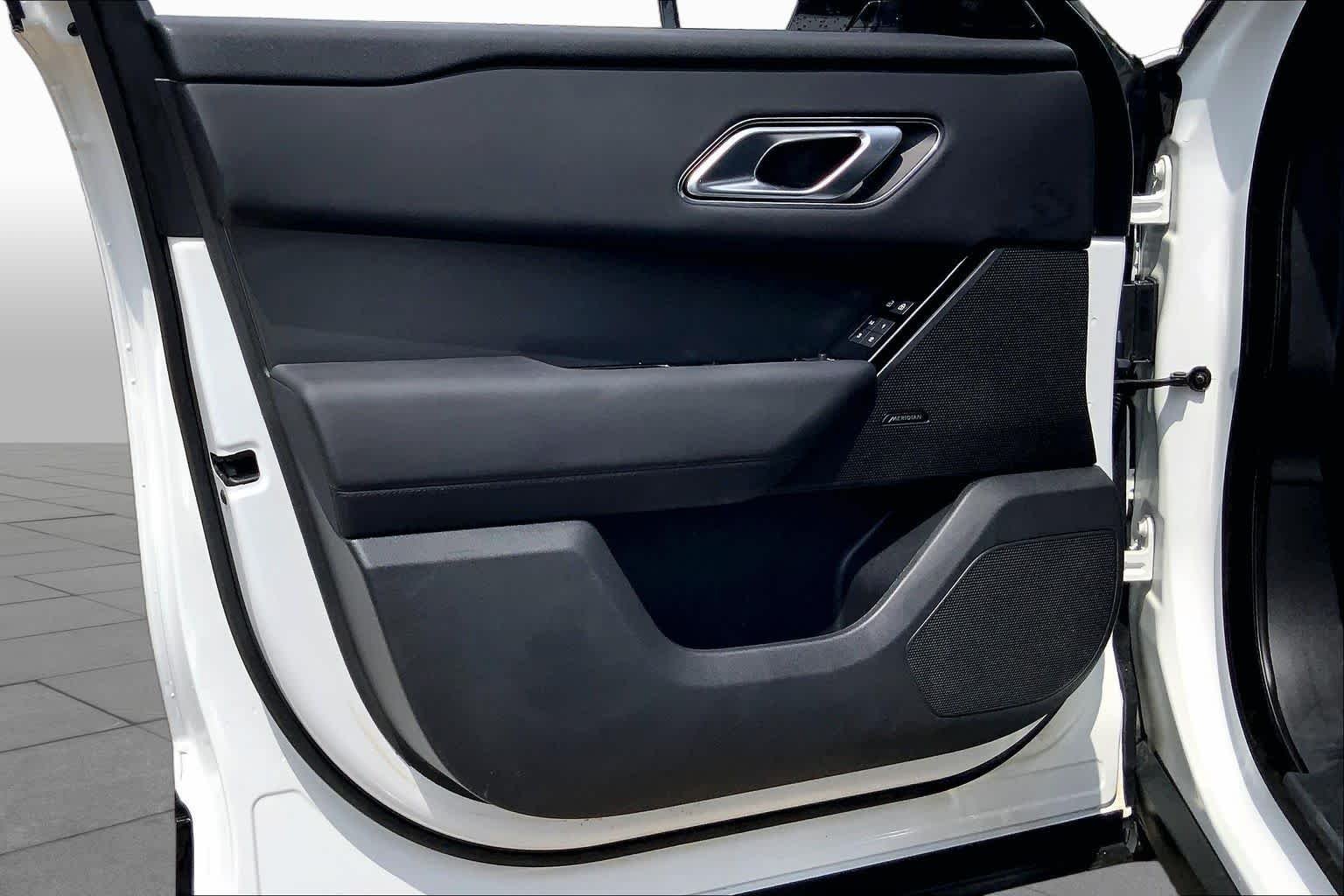 Used 2025 Fuji White Land Rover Dynamic SE image 20