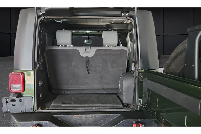 Used 2009 Green Metallic Jeep Rubicon image 28