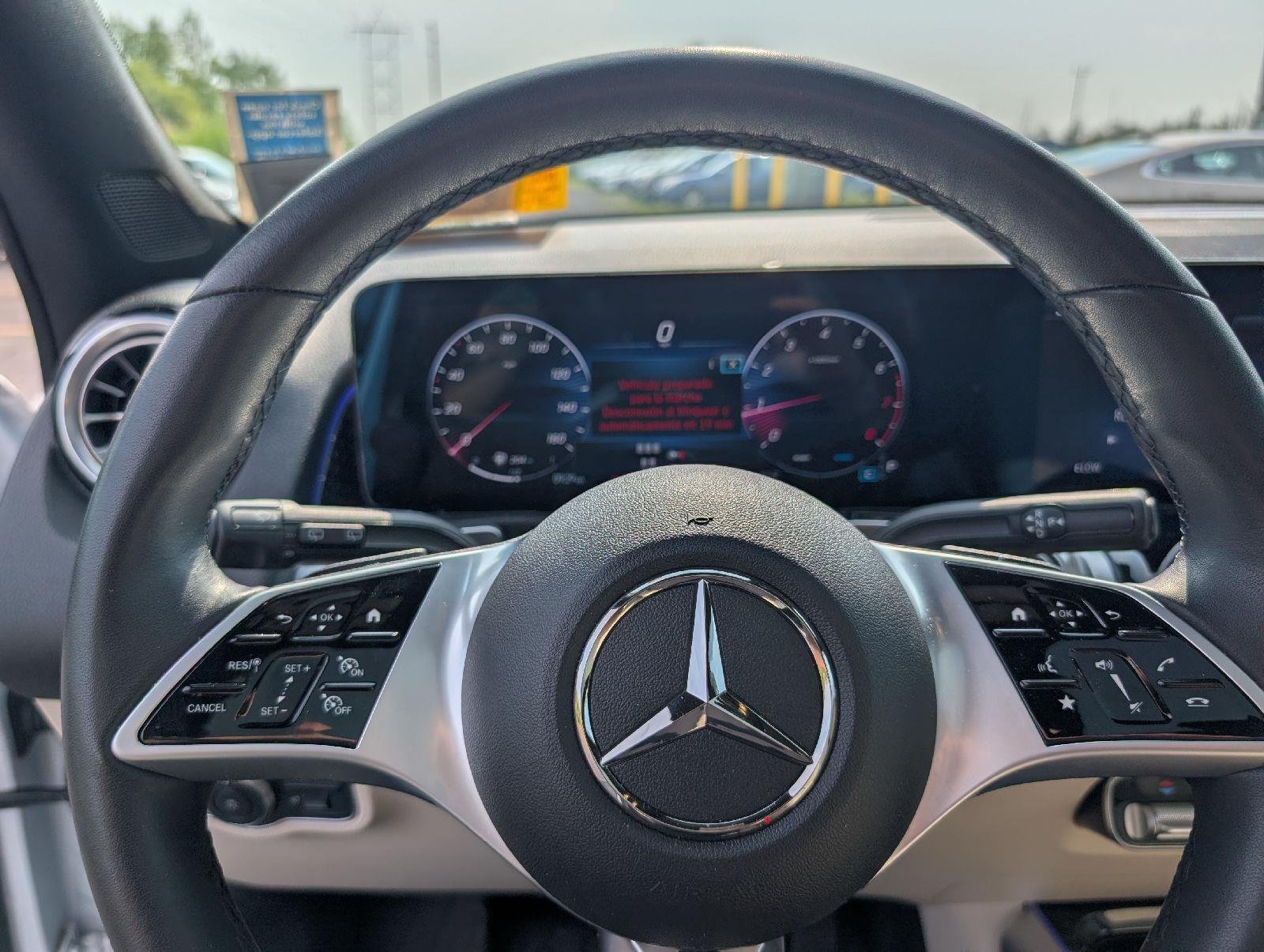 Used 2025 Polar White Mercedes-Benz GLB 250 image 12