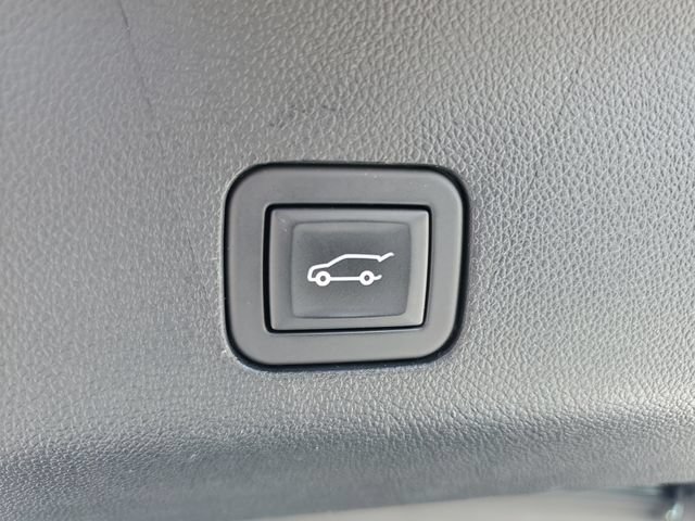 Used 2023 Onyx Black GMC Denali image 32