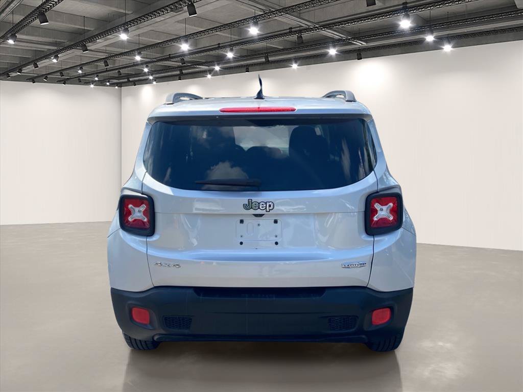 Used 2017 Glacier Metallic Jeep Latitude image 6