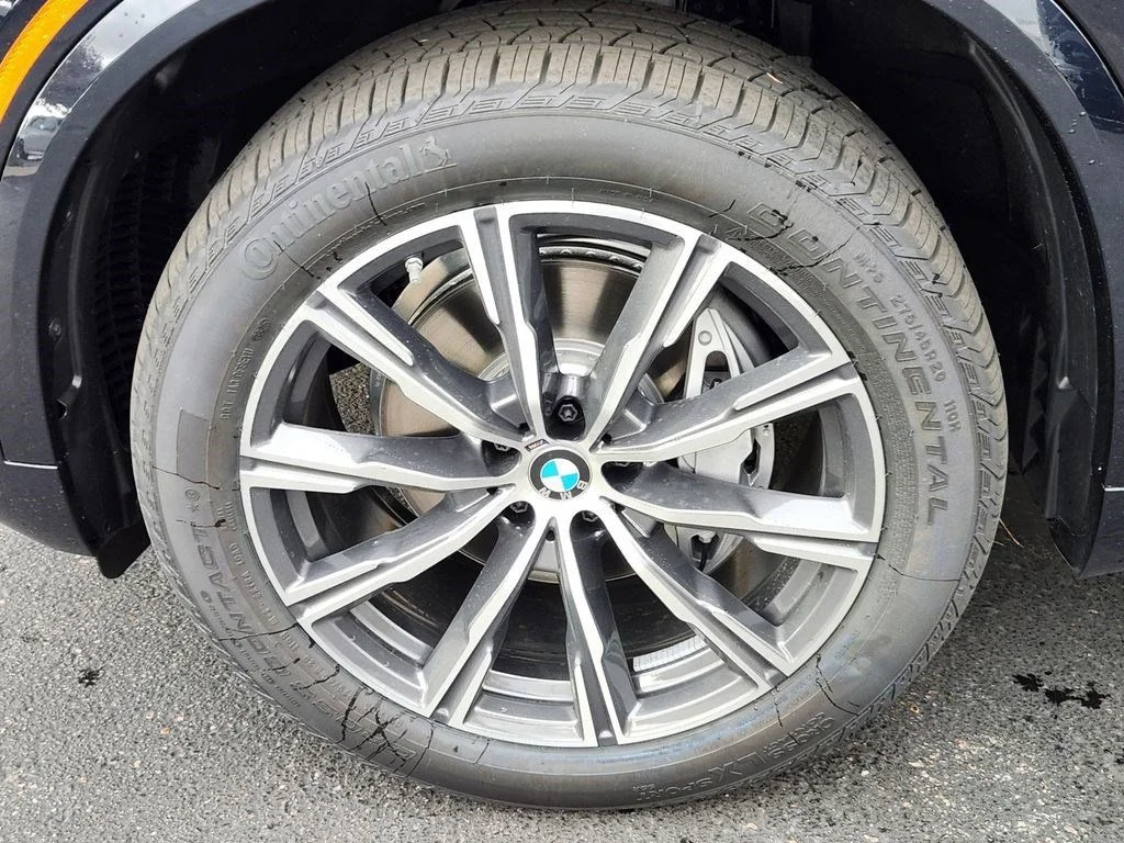 Used 2026 Carbon Black Metallic BMW xDrive40i image 7