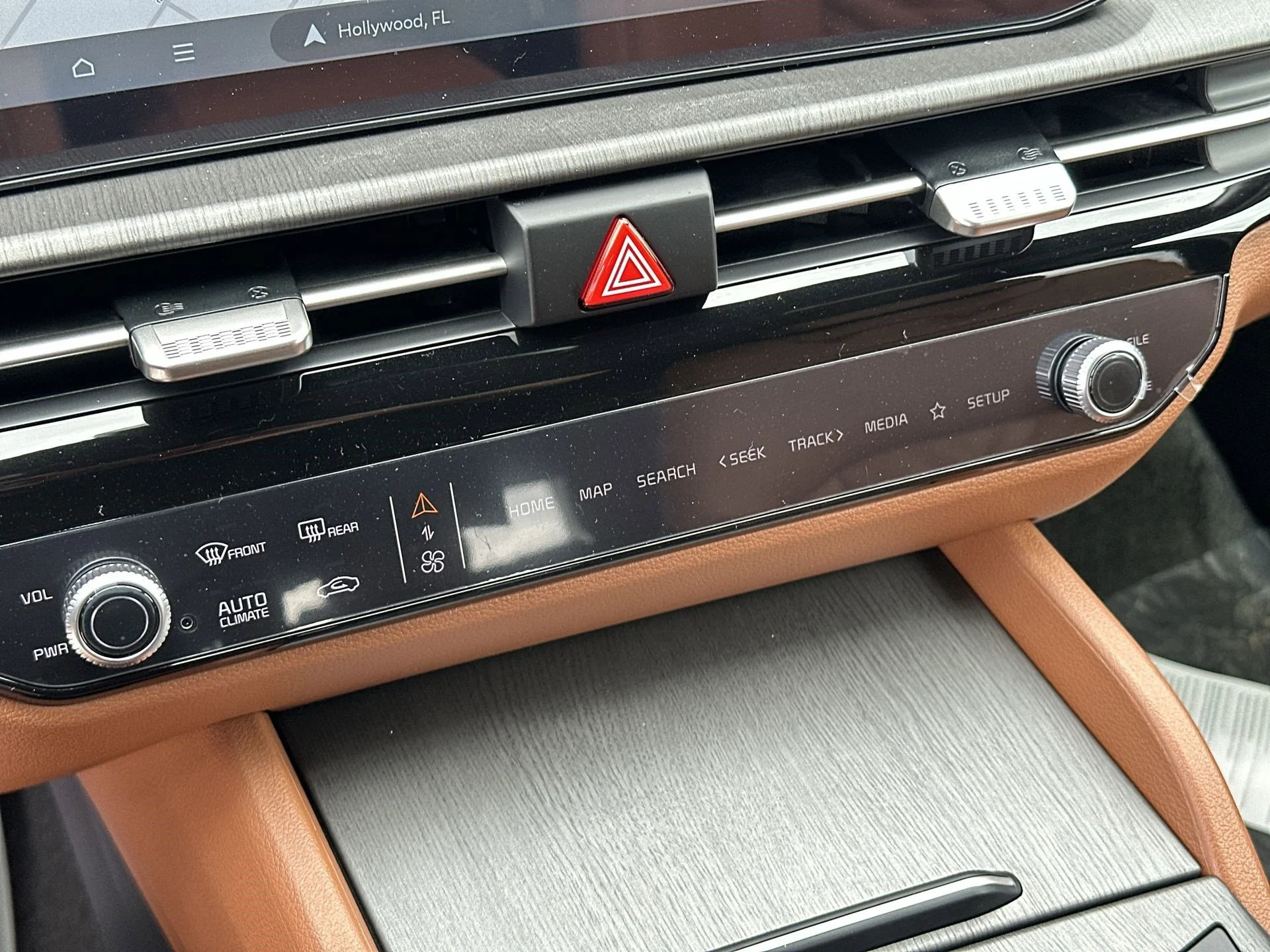 New 2026 Wolf Gray Kia X-Line Prestige image 19