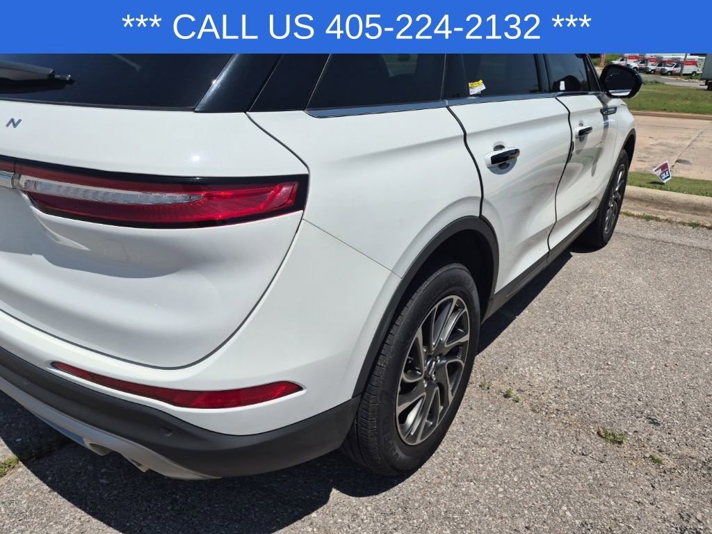 Used 2021 White Lincoln Standard image 13