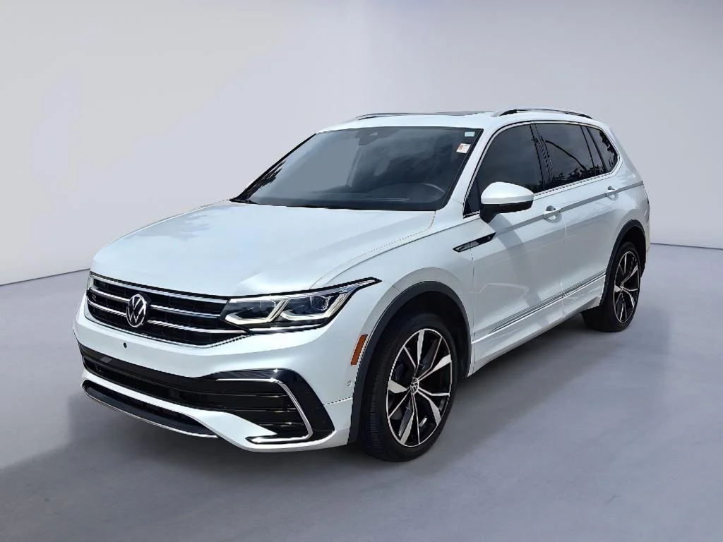 Used 2022 Oryx White Pearl Volkswagen SEL R-Line image 1