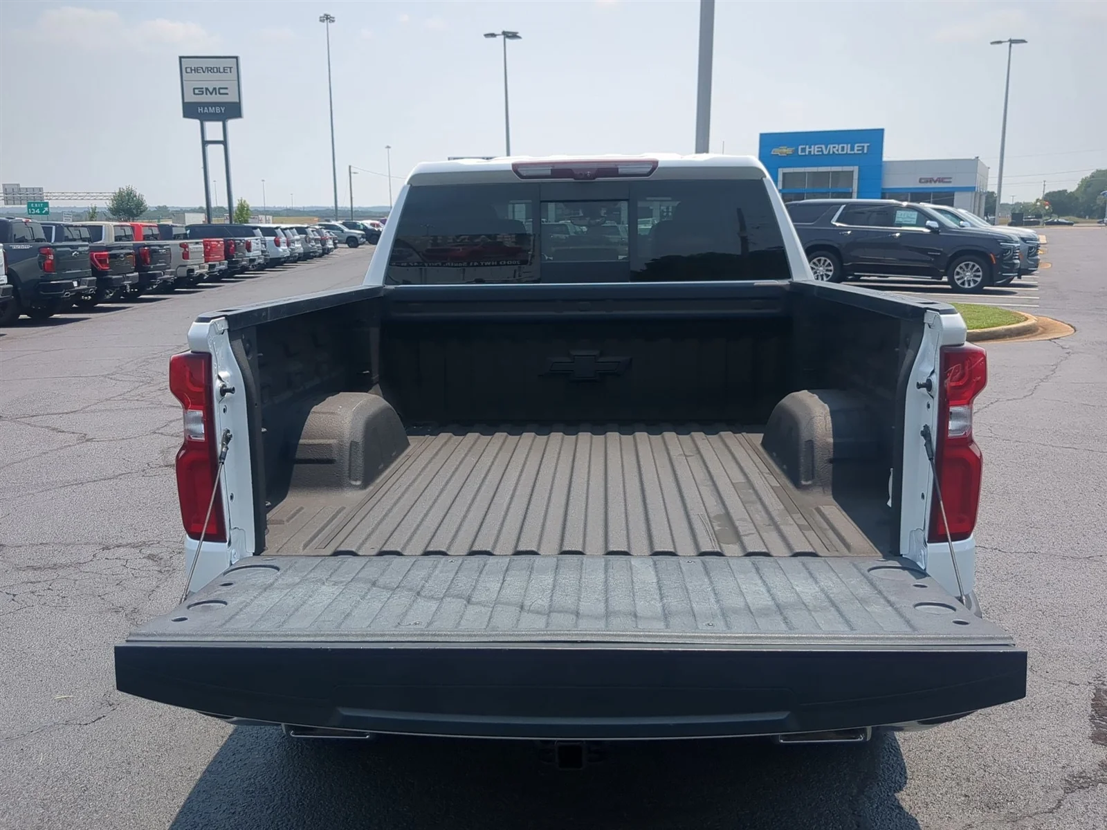 Used 2022 Iridescent Pearl Tricoat Chevrolet LTZ image 27