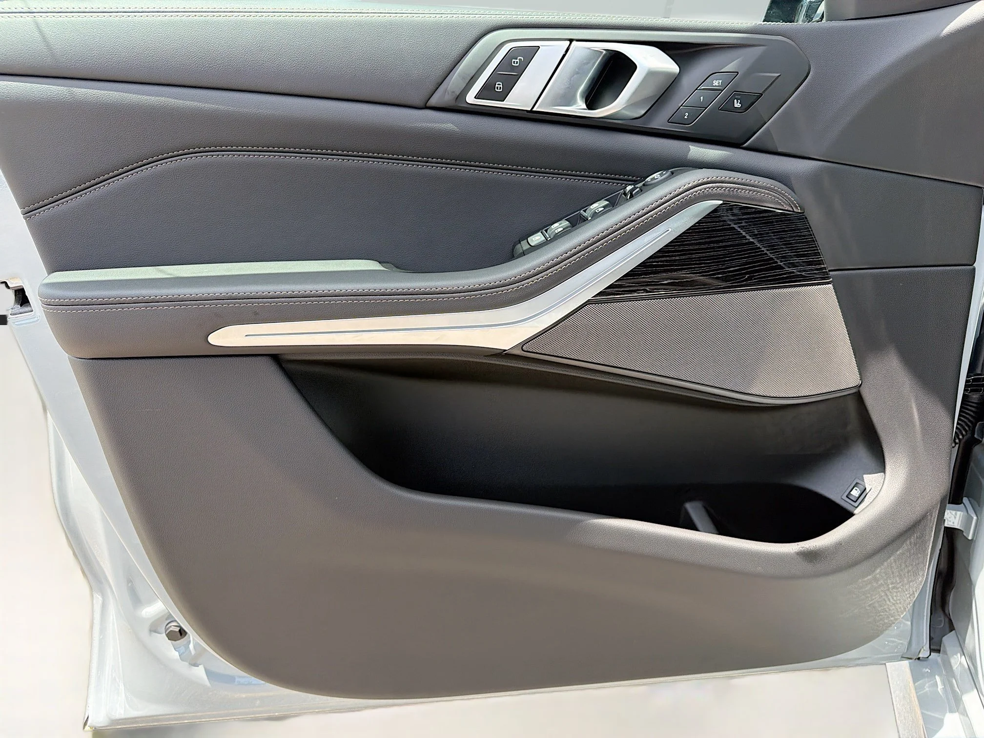 New 2026 Brooklyn Grey Metallic BMW xDrive50e image 21