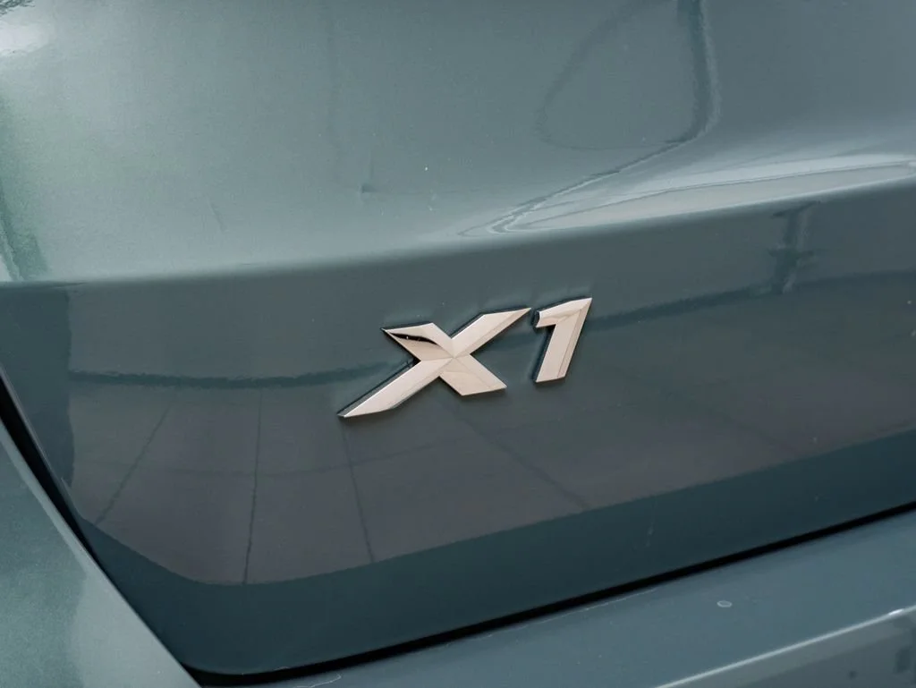 New 2026 Cape York Green Metallic BMW xDrive28i image 18