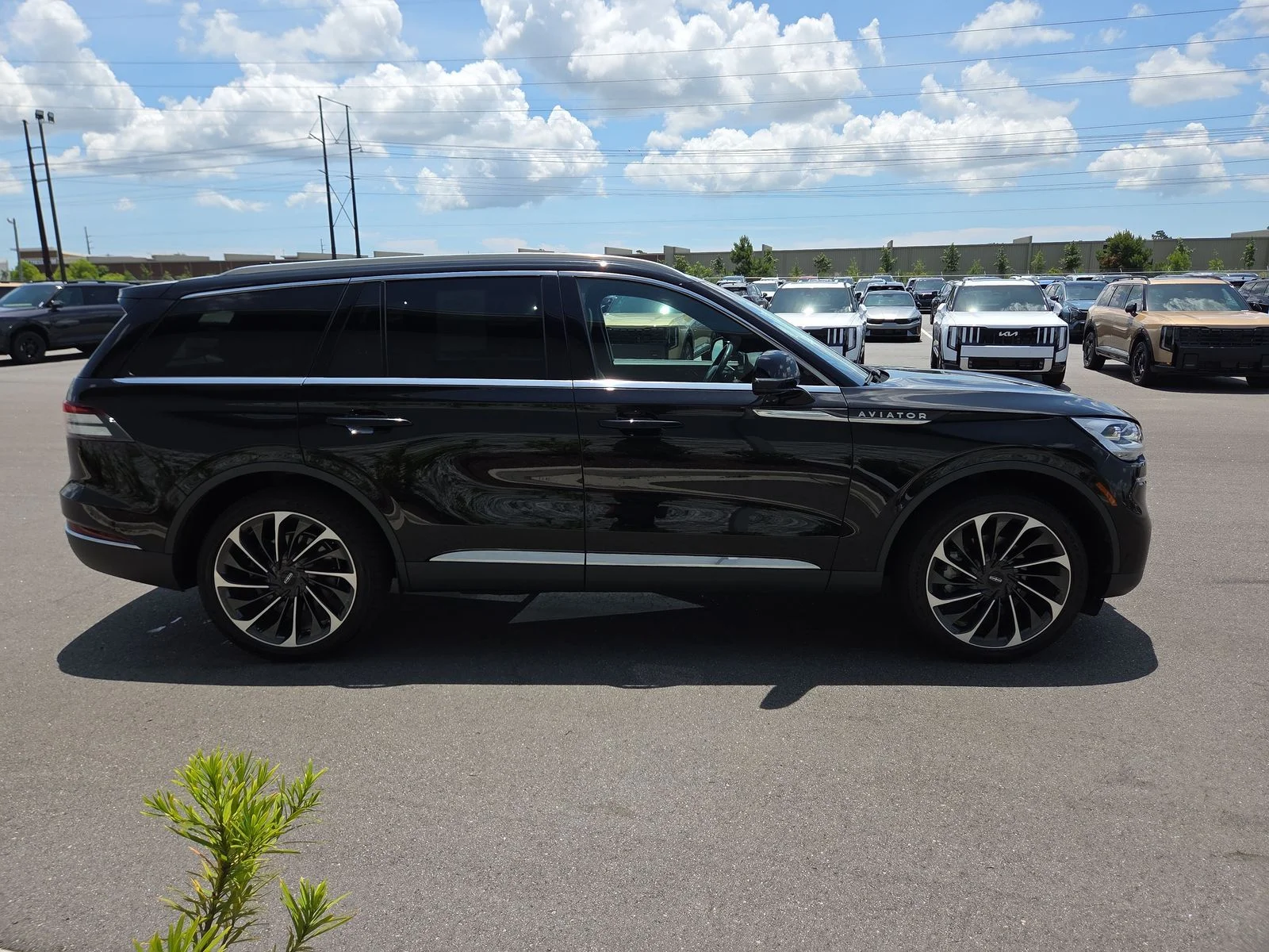 Used 2024 Black Metallic Lincoln Reserve image 7