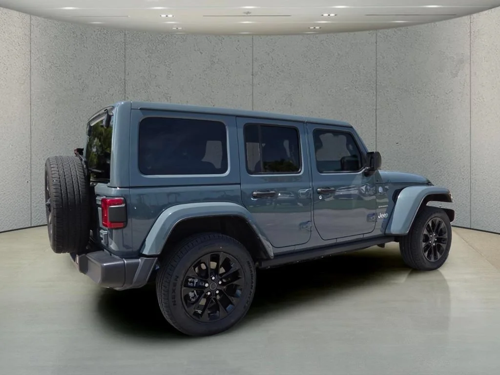 Used 2024 Anvil Clear Coat Jeep Sahara image 4