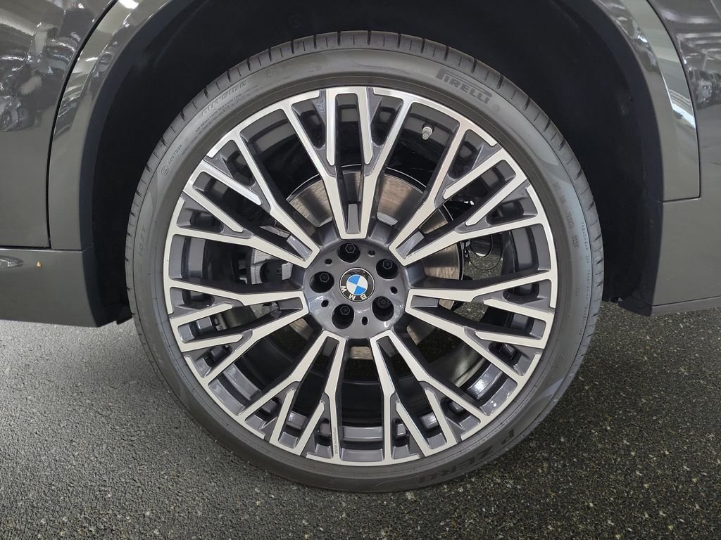New 2026 Dravit Grey Metallic BMW sDrive40i image 17