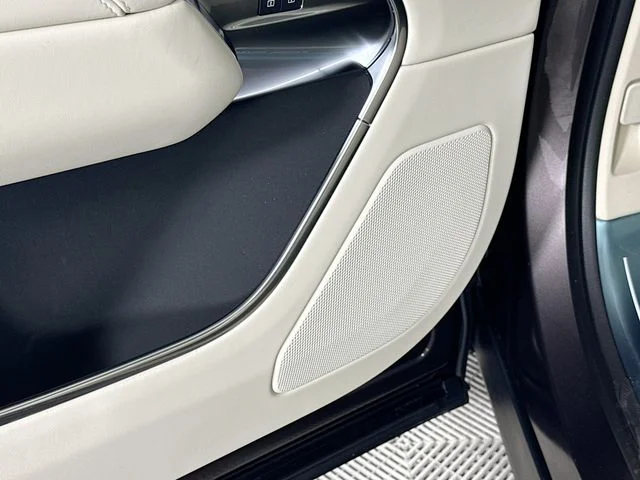 New 2026 Charente Grey Prem Met Land Rover SE image 21