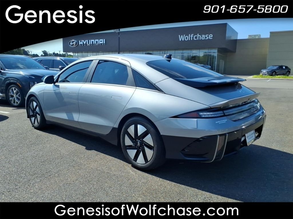 Certified Used 2024 Silver Hyundai SE Standard Range image 3