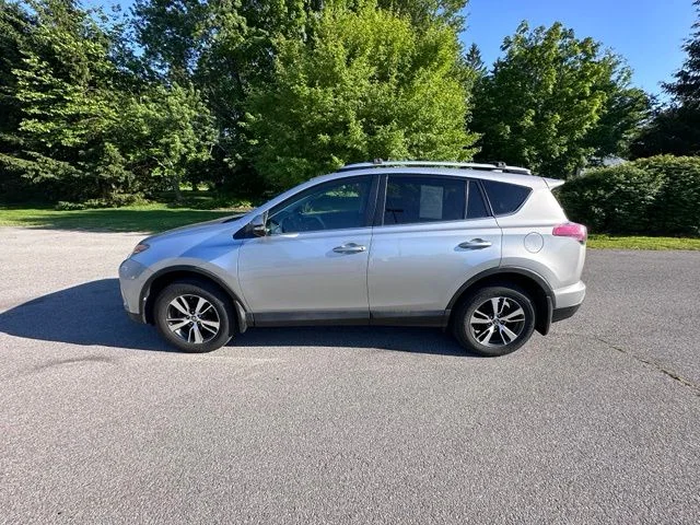 Used 2016 Silver Toyota XLE image 6