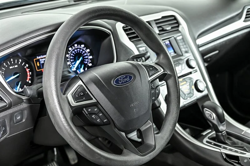 Used 2013 Sterling Gray Metallic Ford SE image 19