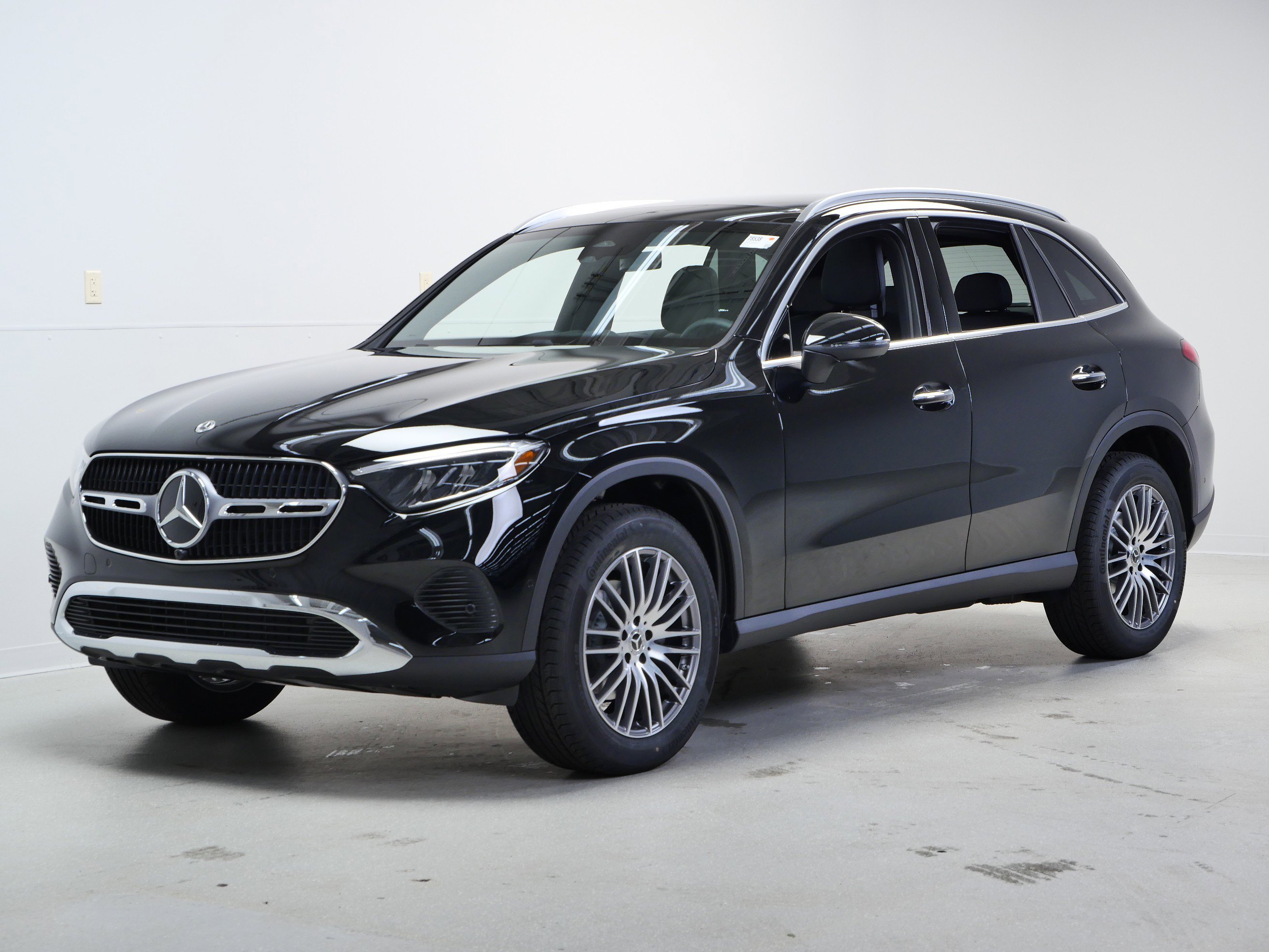 New 2026 Black Mercedes-Benz GLC 300 image 4