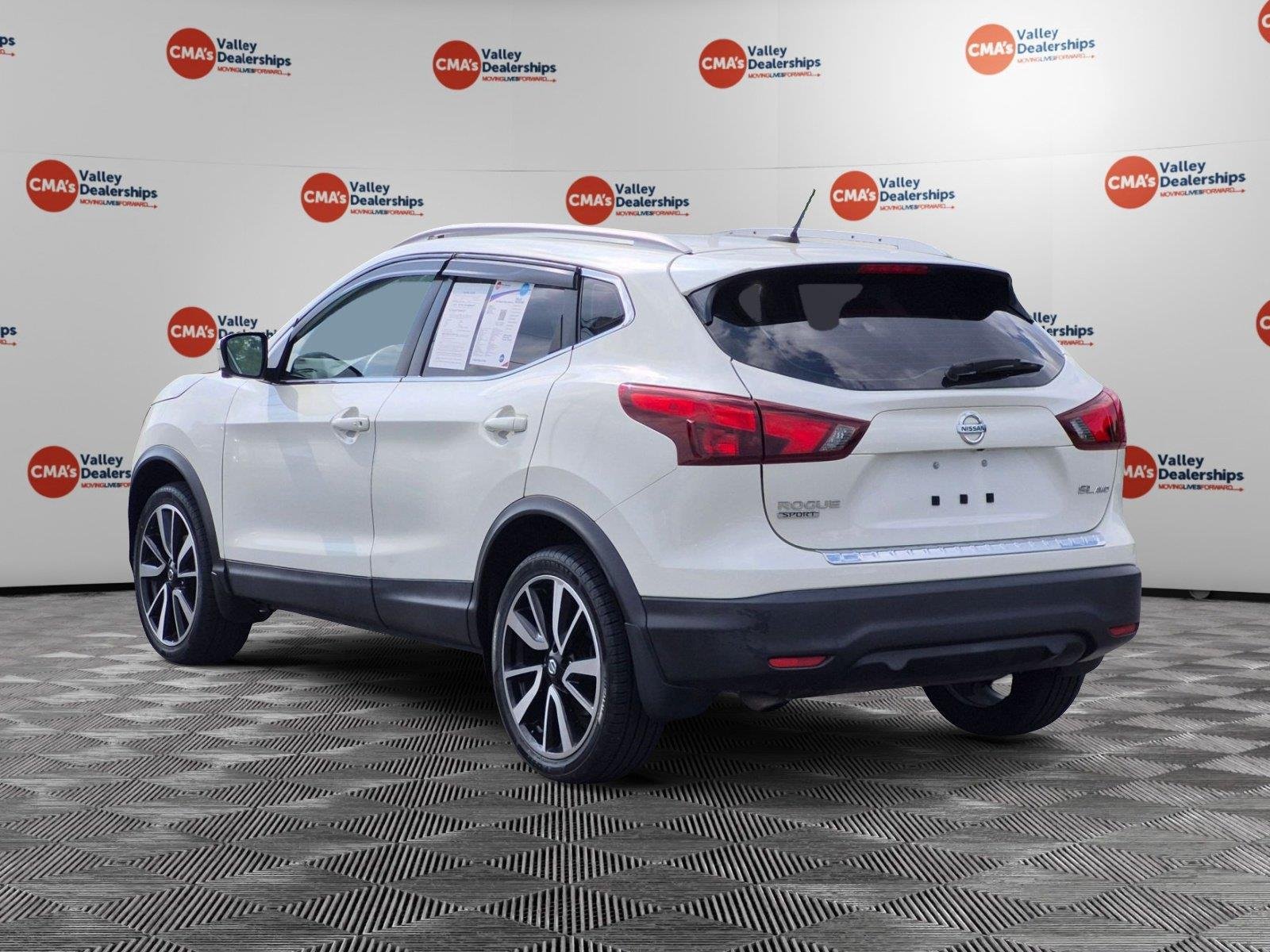 Used 2018 Pearl White Nissan SL image 3