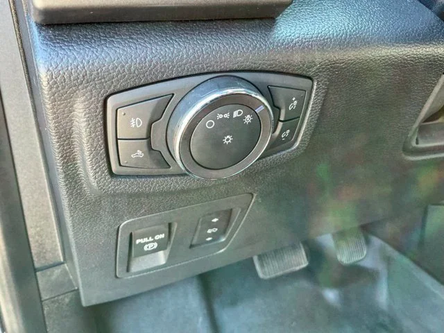 Certified Used 2019 Oxford White Ford XLT image 30