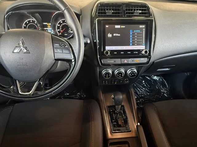 Used 2025 Blue Mitsubishi 2.0 SE image 3