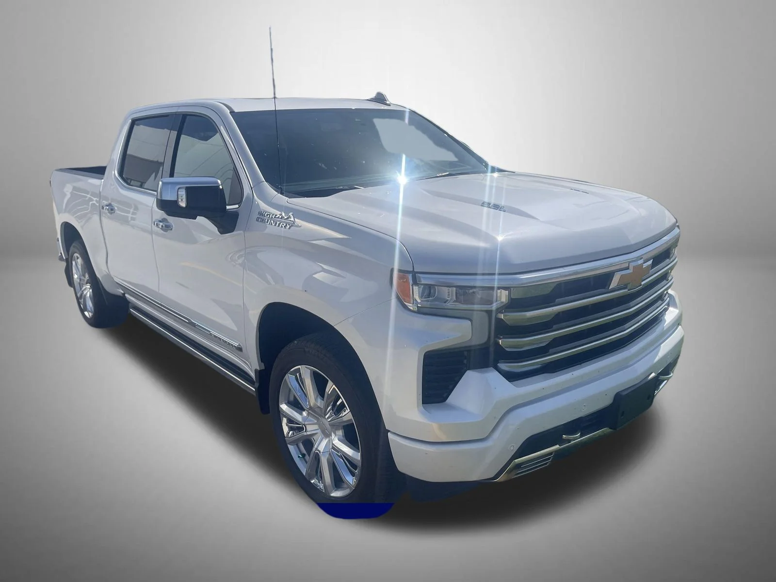 Used 2025 Beige Chevrolet High Country image 5