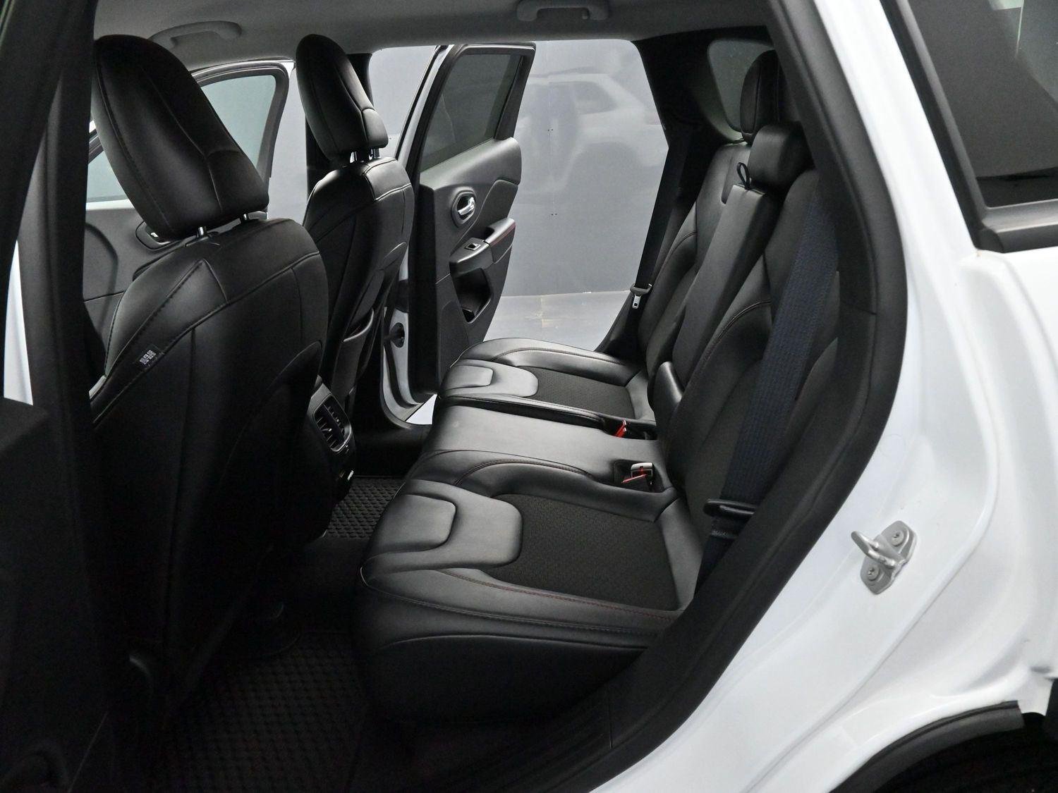 Used 2022 White Jeep Trailhawk image 26