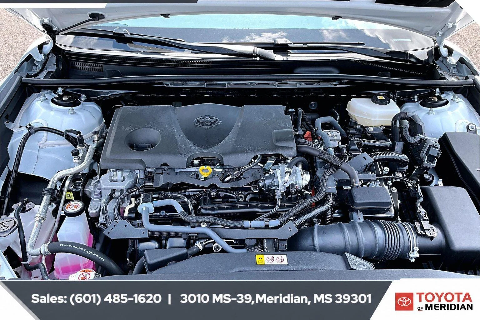 Used 2025 Ice Cap Toyota LE image 8
