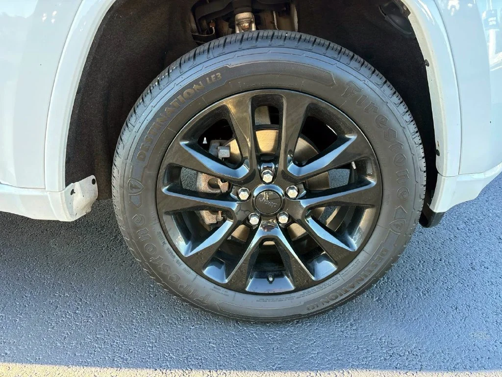 Used 2018 Bright White Clearcoat Jeep Altitude image 32
