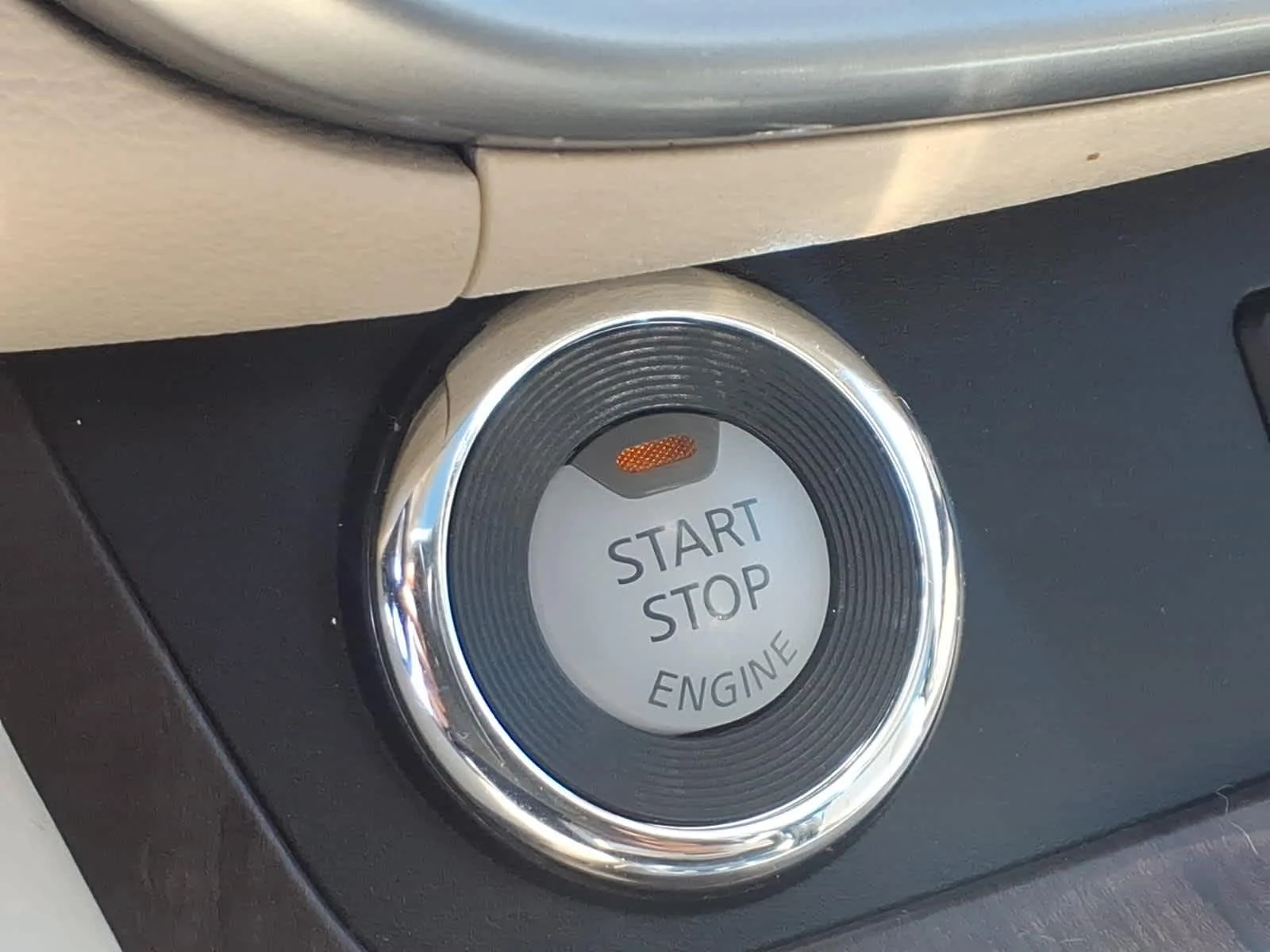 Certified Used 2020 Pearl White Tricoat Nissan Platinum image 20