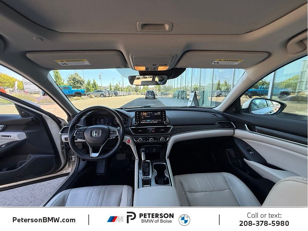 Used 2018  Honda Touring image 16