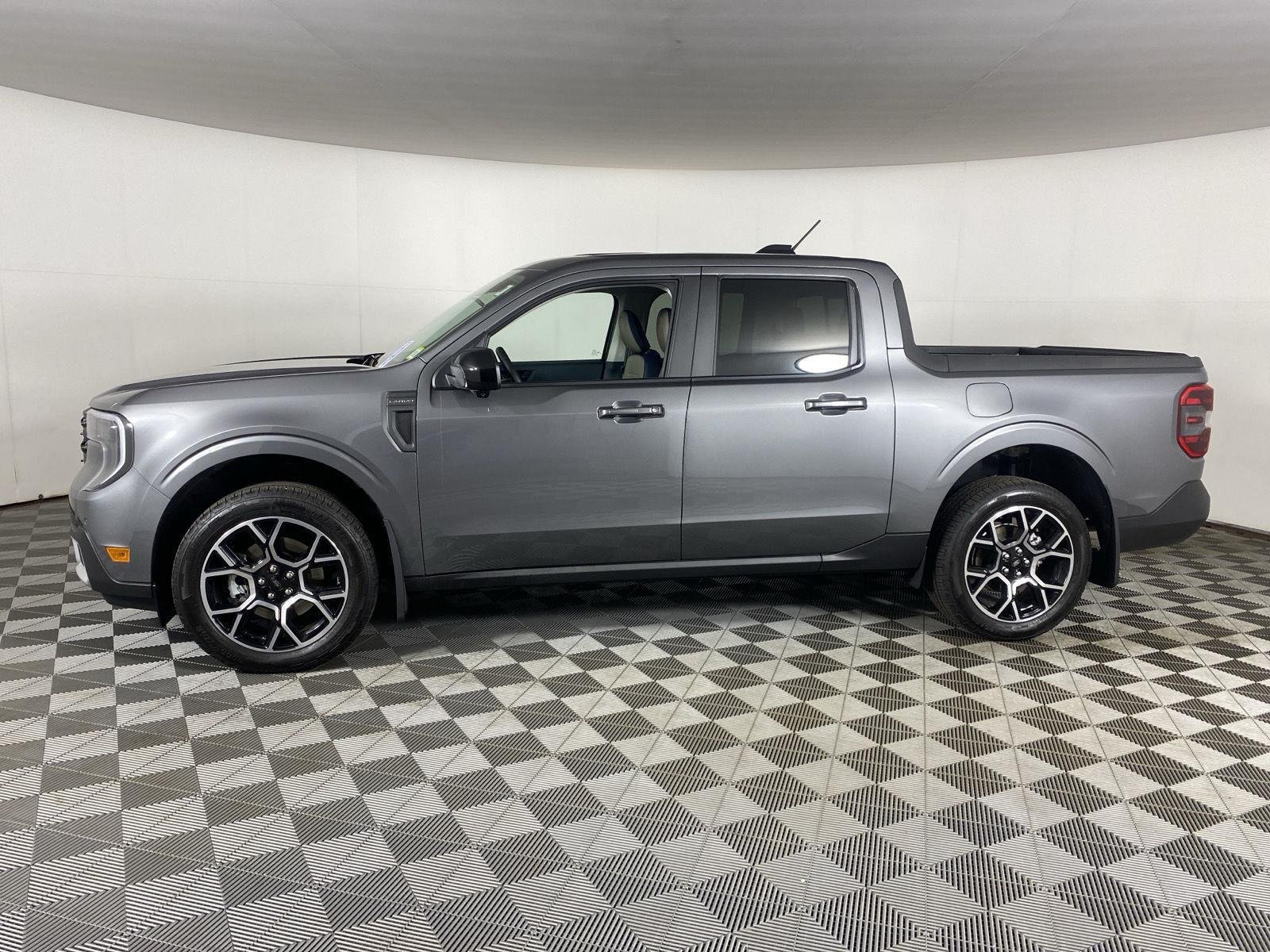 Used 2025 Carbonized Gray Metallic Ford  image 14