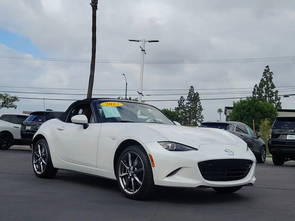 Certified Used 2023 Snowflake White Pearl Mazda Grand Touring image 29