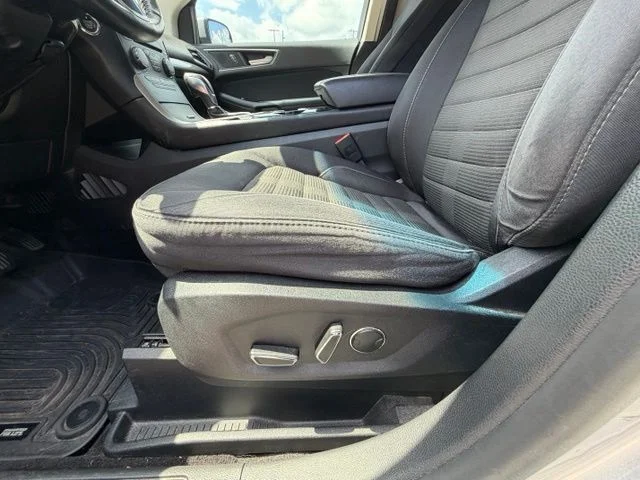 Used 2016 Silver Ford SEL image 9